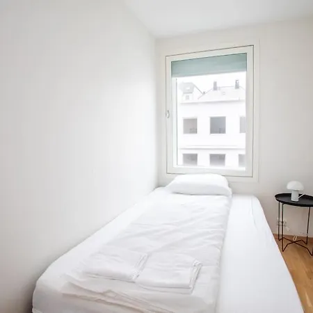 Modern 3br Downtown Apt, Free Parking, High Standard Alesund