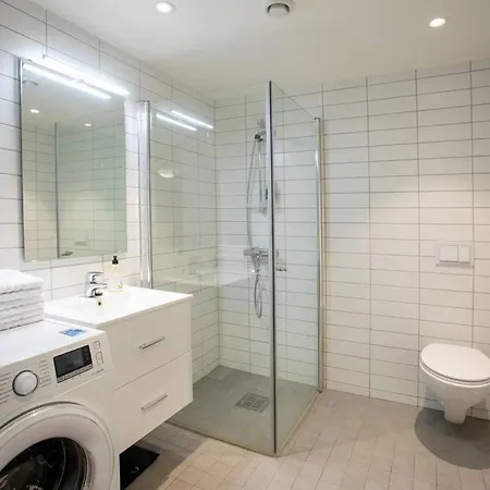 Daire Modern 3br Downtown Apt, Free Parking, High Standard *