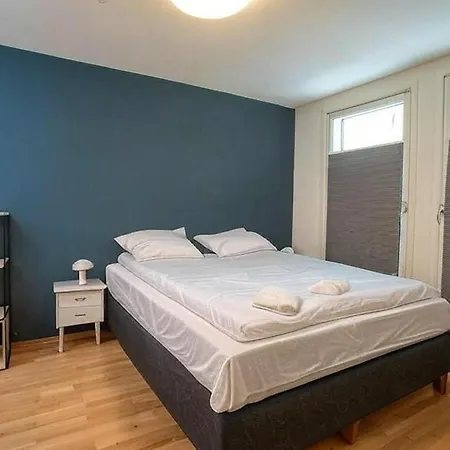 Daire Modern 3br Downtown Apt, Free Parking, High Standard *